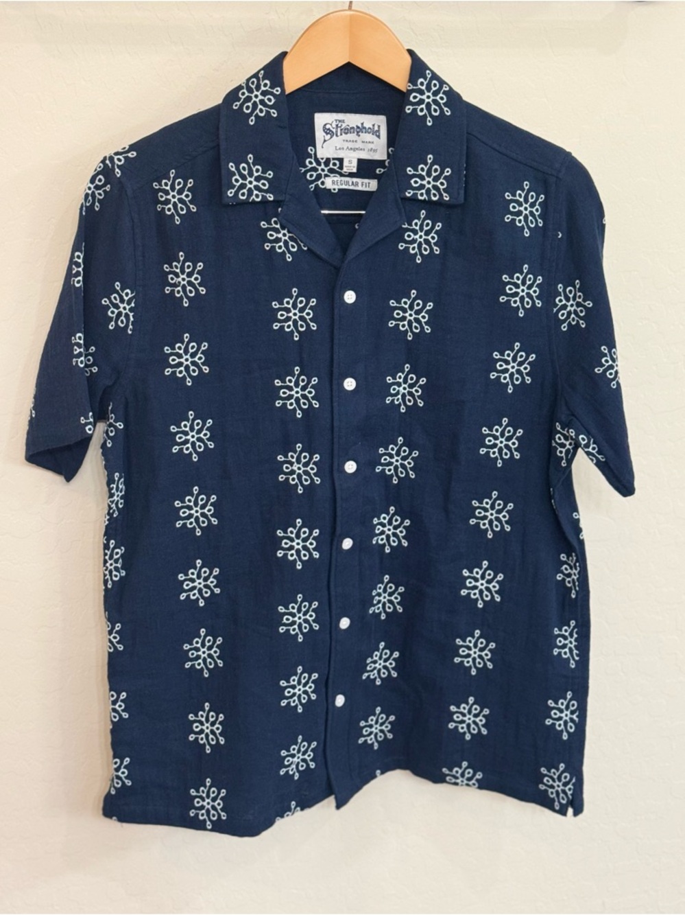 The Stronghold Navy Cotton Snowflake Embroidered Short Sleeve Camp Shirt Small